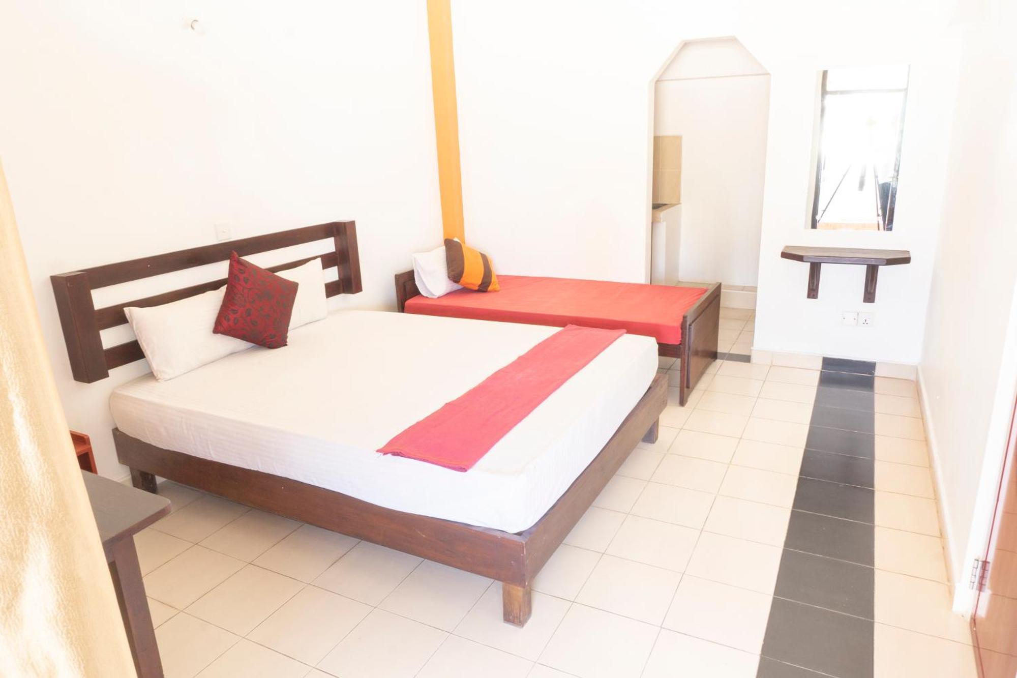Blumarine Guest House Negombo Exterior photo
